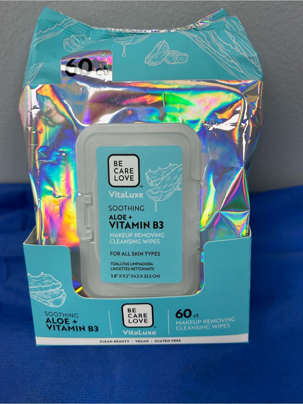 VitaLuxe Soothing Aloe + Vitamin B3 Makeup Remover Wipes — Aqua